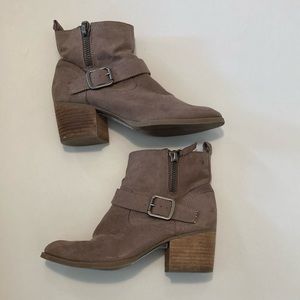 Suede ankle boots 7 women